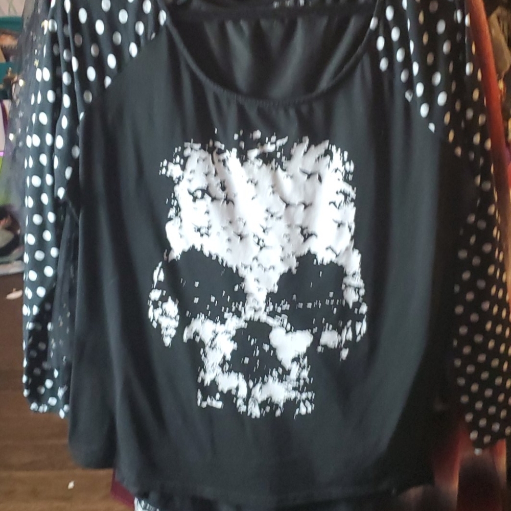 Skull 3/4 length polka dot sleeves